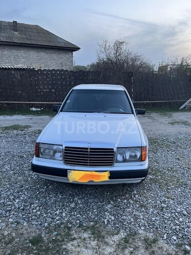 Mercedes E 200 1989, 242,300 km - 2.0 l - Bakı