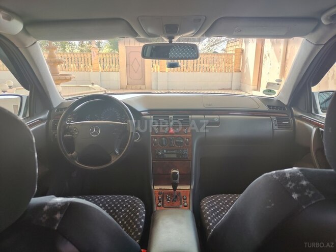 Mercedes E 200 2000, 236,000 km - 2.0 l - Gəncə