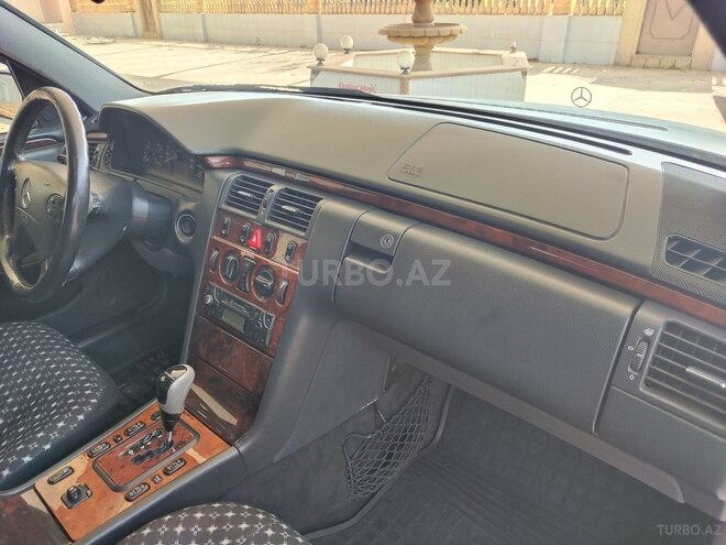 Mercedes E 200 2000, 236,000 km - 2.0 l - Gəncə