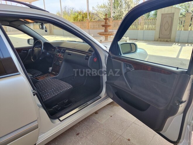 Mercedes E 200 2000, 236,000 km - 2.0 l - Gəncə