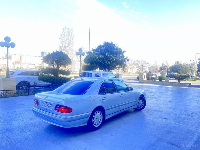 Mercedes E 220 2000, 321,522 km - 2.2 l - Bakı