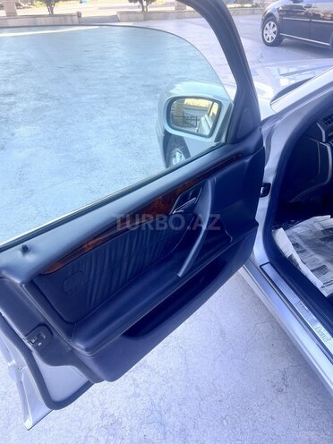 Mercedes E 220 2000, 321,522 km - 2.2 l - Bakı