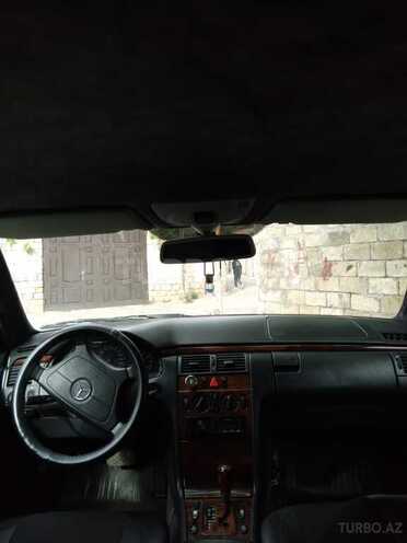 Mercedes E 240 1999, 250,000 km - 2.4 l - Bakı