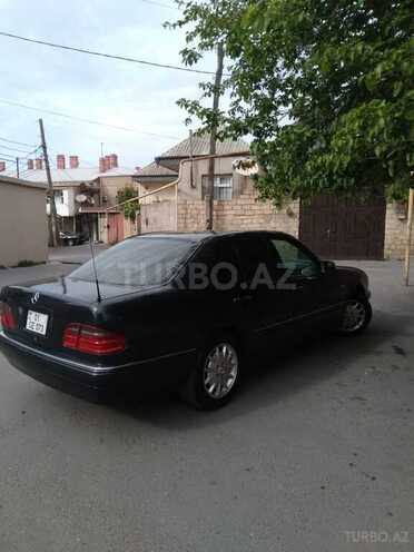 Mercedes E 240 1999, 250,000 km - 2.4 l - Bakı