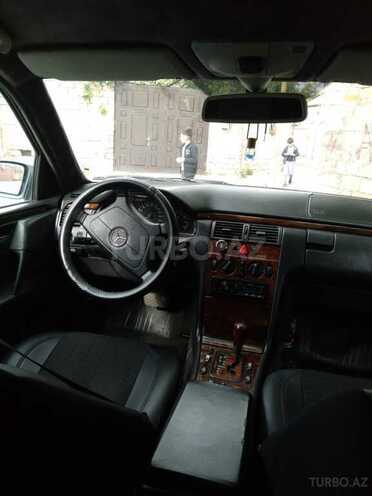 Mercedes E 240 1999, 250,000 km - 2.4 l - Bakı