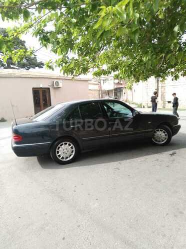 Mercedes E 240 1999, 250,000 km - 2.4 l - Bakı