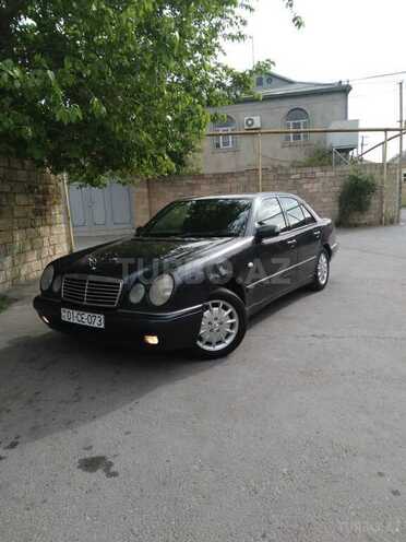 Mercedes E 240 1999, 250,000 km - 2.4 l - Bakı