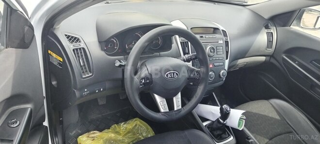 Kia Ceed 2011, 220,000 km - 1.6 l - Bakı