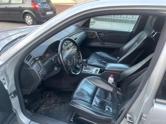 Mercedes E 220 2000, 354,000 km - 2.2 л - Bakı