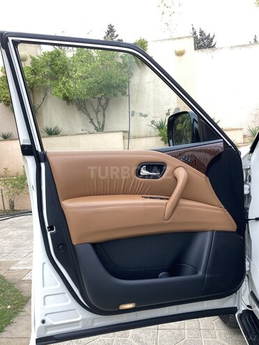 Nissan Patrol 2014, 153,200 km - 5.6 l - Bakı