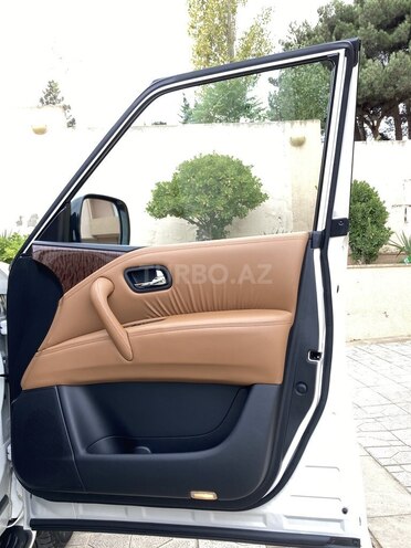 Nissan Patrol 2014, 153,200 km - 5.6 l - Bakı