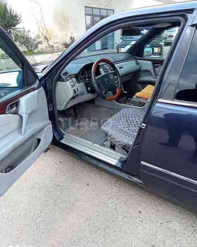 Mercedes E 200 1997, 260,000 km - 2.0 l - Bakı