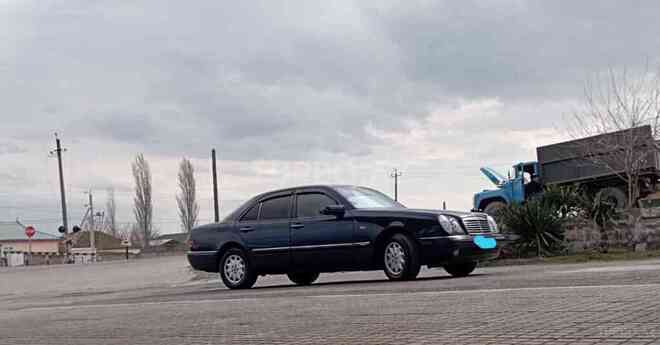 Mercedes E 200 1997, 260,000 km - 2.0 l - Bakı