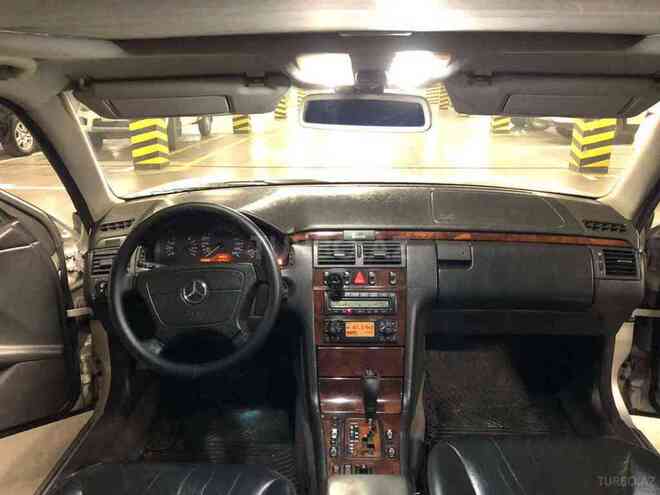 Mercedes E 320 1999, 350,000 km - 3.2 l - Bakı