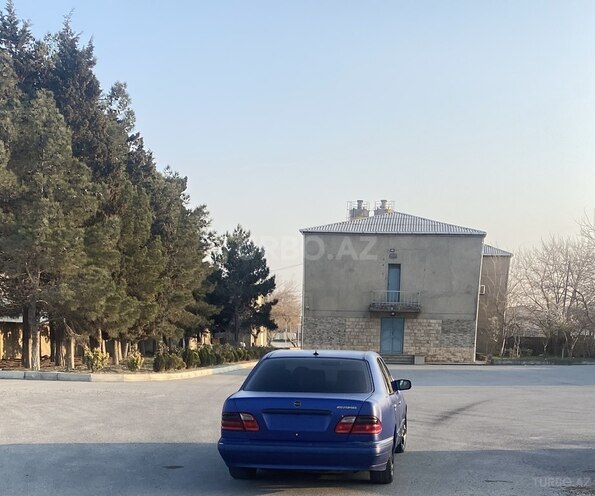 Mercedes E 270 2000, 420,000 km - 2.7 л - Sumqayıt
