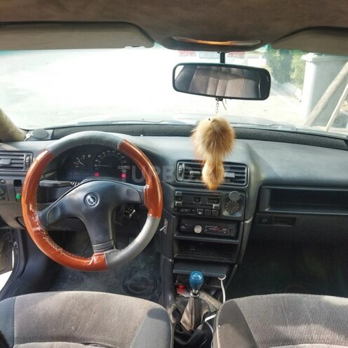 Opel Vectra 1992, 350,000 km - 1.8 л - Bakı