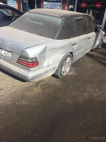 Mercedes E 220 1995, 538,421 km - 2.2 l - Bakı