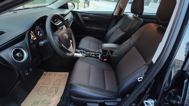 Toyota Corolla 2017, 16,900 km - 1.8 l - Bakı