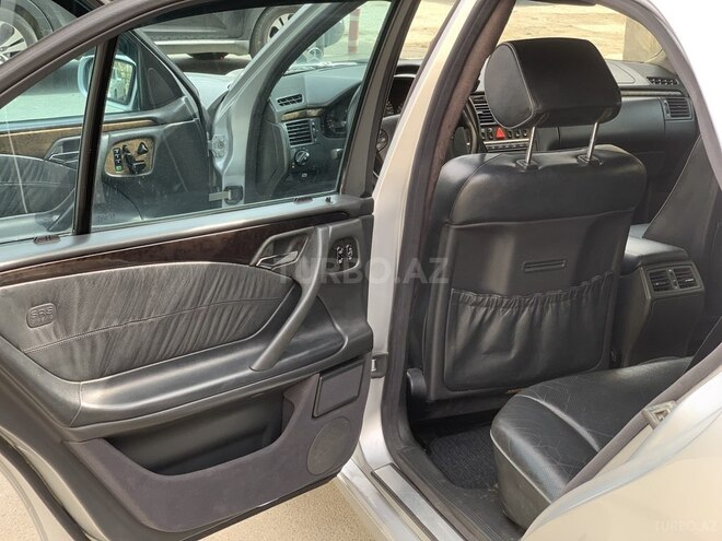 Mercedes E 320 2001, 194,851 km - 3.2 l - Bakı