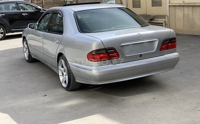 Mercedes E 320 2001, 194,851 km - 3.2 l - Bakı