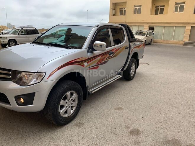 Mitsubishi L200 2012, 232,000 km - 2.5 l - Bakı