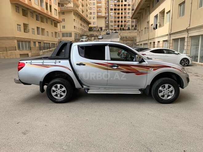 Mitsubishi L200 2012, 232,000 km - 2.5 l - Bakı