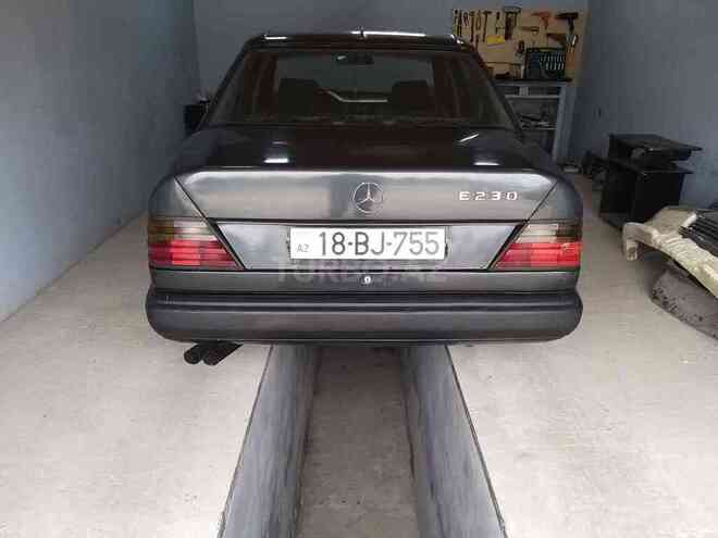 Mercedes E 230 1986, 265,809 km - 2.3 л - Bakı