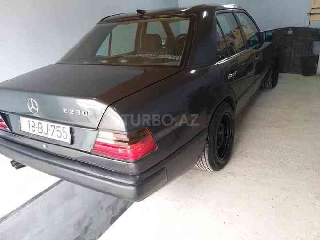 Mercedes E 230 1986, 265,809 km - 2.3 л - Bakı