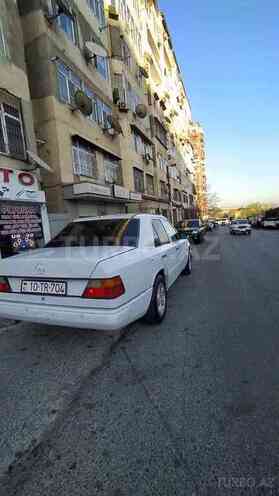 Mercedes E 220 1990, 100,000 km - 2.2 l - Bakı