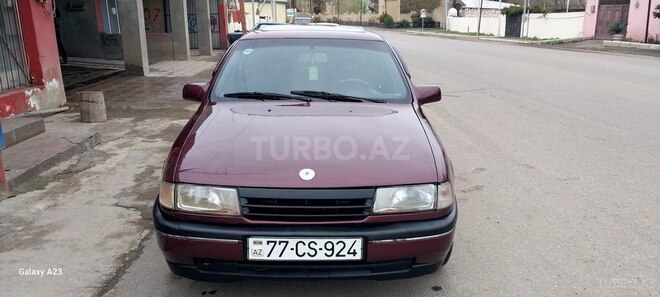 Opel Vectra 1991, 213,146 km - 2.0 l - Qazax