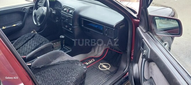 Opel Vectra 1991, 213,146 km - 2.0 l - Qazax