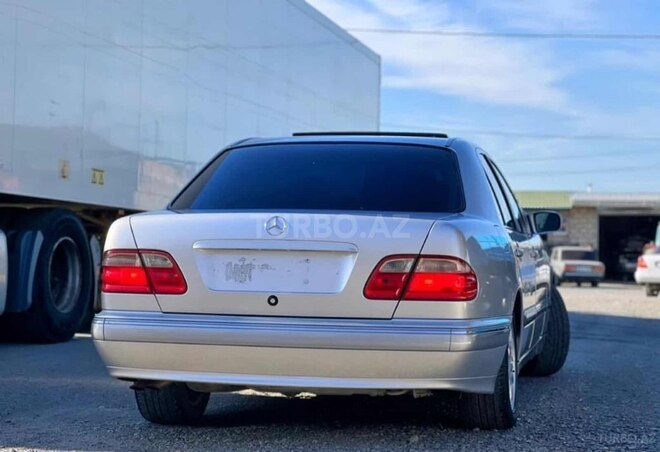 Mercedes E 240 2000, 278,000 km - 2.6 l - Quba
