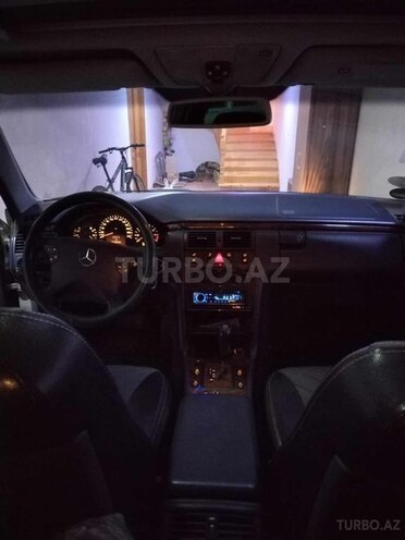 Mercedes E 240 2000, 278,000 km - 2.6 l - Quba