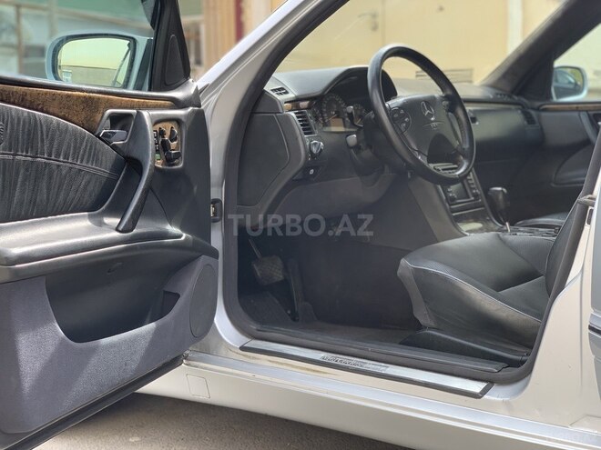 Mercedes E 320 2001, 94,851 km - 3.2 l - Bakı