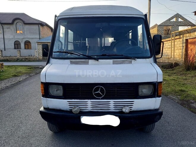 Mercedes 208 D 1991, 260,000 km - 2.3 л - Quba