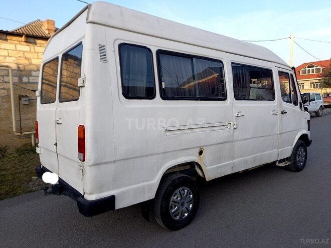 Mercedes 208 D 1991, 260,000 km - 2.3 л - Quba