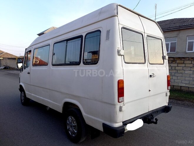 Mercedes 208 D 1991, 260,000 km - 2.3 л - Quba