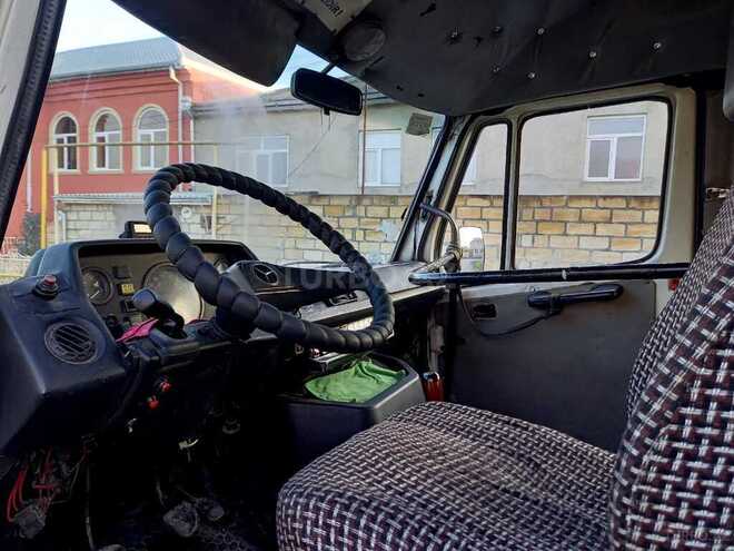 Mercedes 208 D 1991, 260,000 km - 2.3 л - Quba