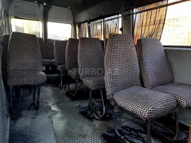 Mercedes 208 D 1991, 260,000 km - 2.3 л - Quba