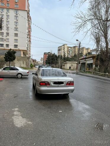 Mercedes E 220 2000, 420,000 km - 2.2 л - Bakı