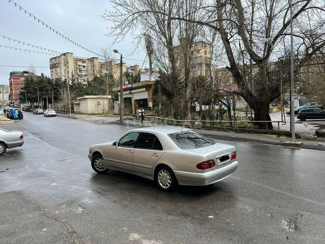 Mercedes E 220 2000, 420,000 km - 2.2 л - Bakı