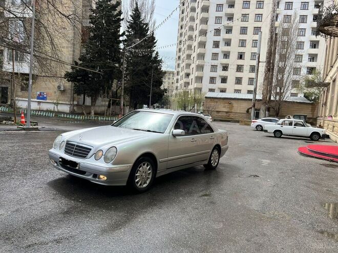 Mercedes E 220 2000, 420,000 km - 2.2 л - Bakı