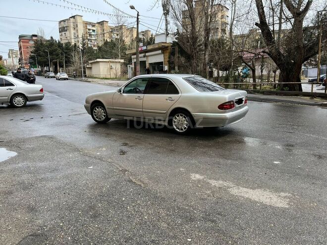 Mercedes E 220 2000, 420,000 km - 2.2 л - Bakı