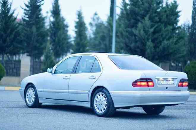 Mercedes E 220 2000, 380,000 km - 2.2 л - Bakı