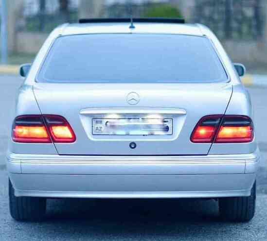 Mercedes E 220 2000, 380,000 km - 2.2 л - Bakı