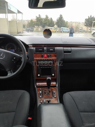 Mercedes E 270 2001, 394,000 km - 2.7 l - Bakı