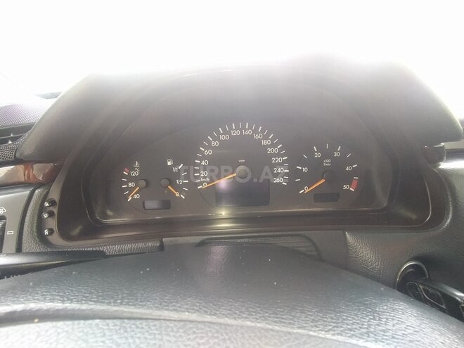 Mercedes E 270 2001, 394,000 km - 2.7 l - Bakı