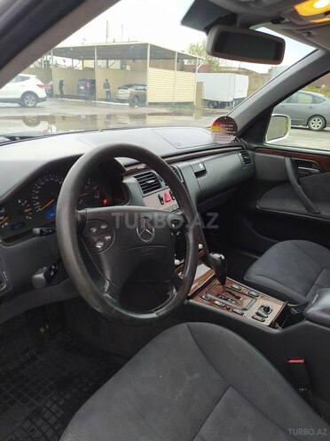 Mercedes E 270 2001, 394,000 km - 2.7 l - Bakı