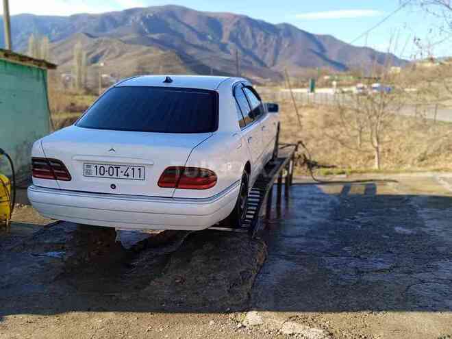 Mercedes E 220 1998, 616,179 km - 2.2 l - Tovuz