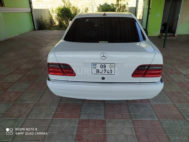 Mercedes E 240 1999, 419,000 km - 2.4 l - Bakı